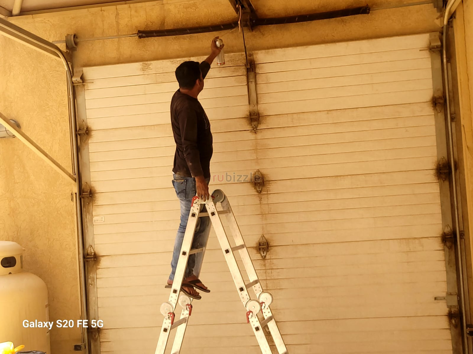 Automatic Garage Door Installation & Repair