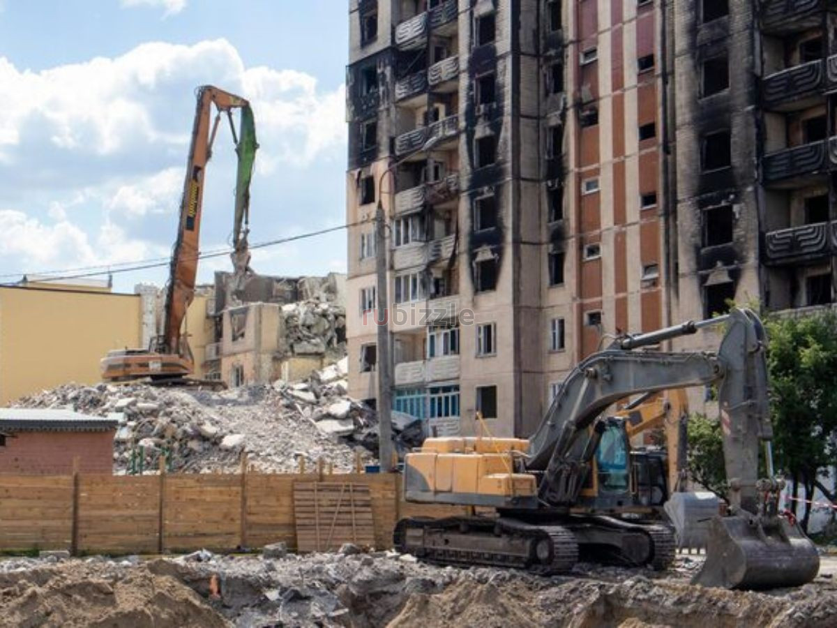 التعامل الآمن مع المخلفات بعد إتمام عملية هدم المبنى على يد خبراء